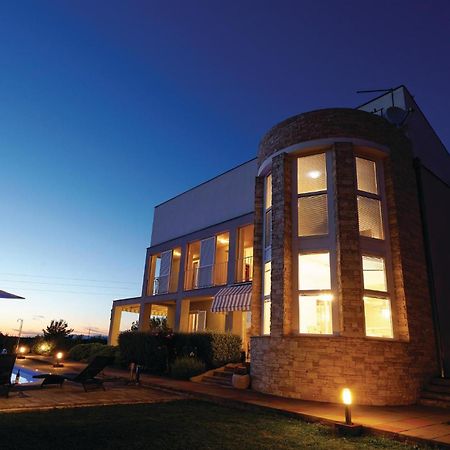 5 Bedroom Amazing Home In Debeljak Kültér fotó