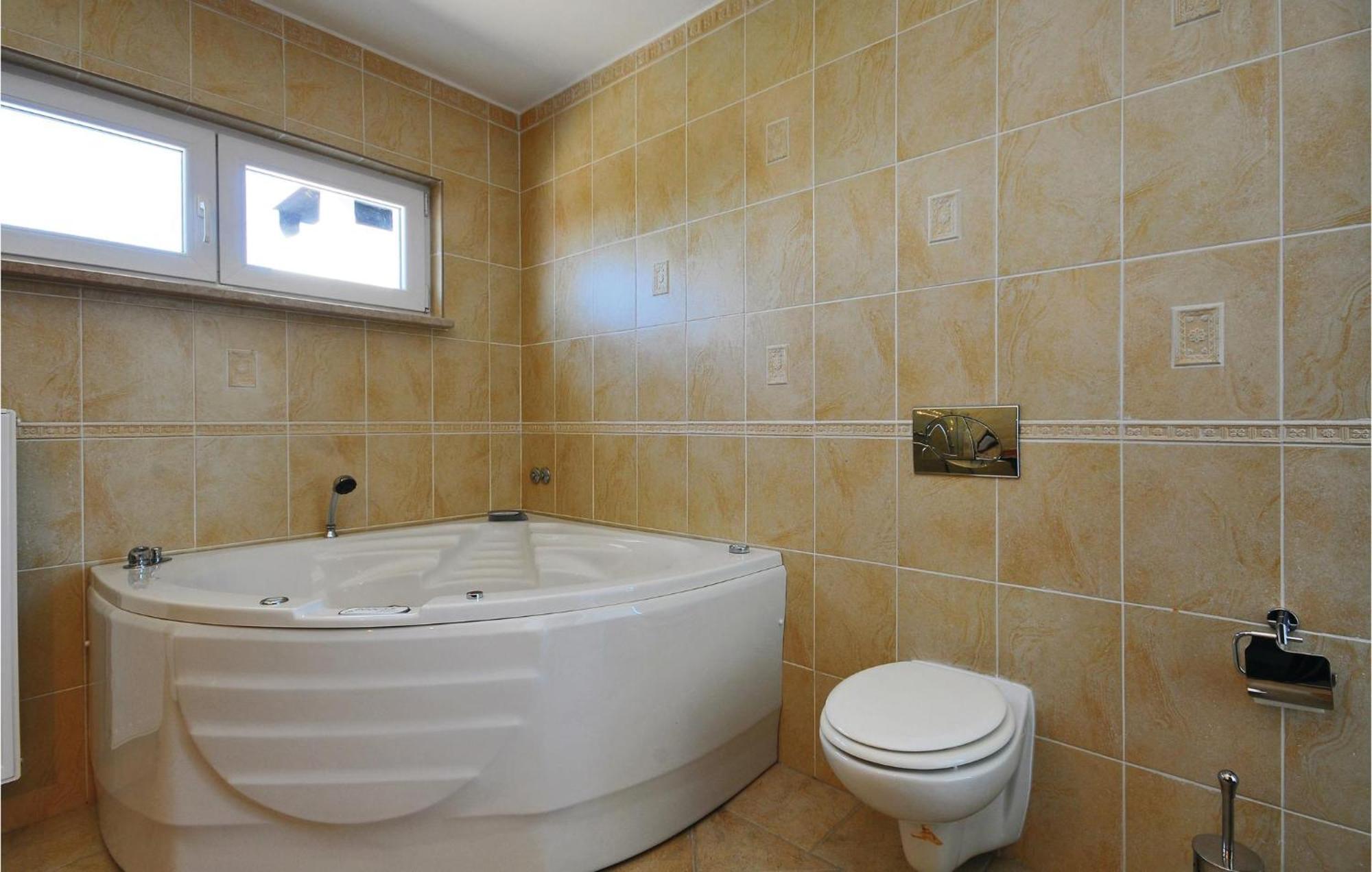 5 Bedroom Amazing Home In Debeljak Kültér fotó
